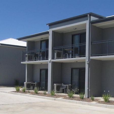 Royal Motel Miles Exterior photo